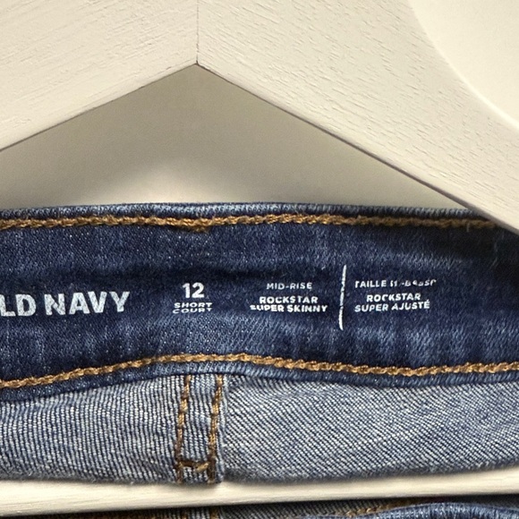 Old Navy high rise Rockstar Super Skinny Jeans - Picture 3 of 5